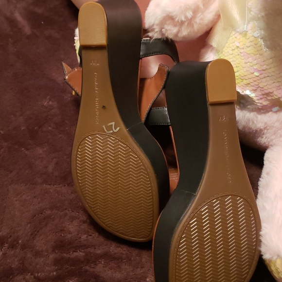 Sandals - Picture 3 of 5